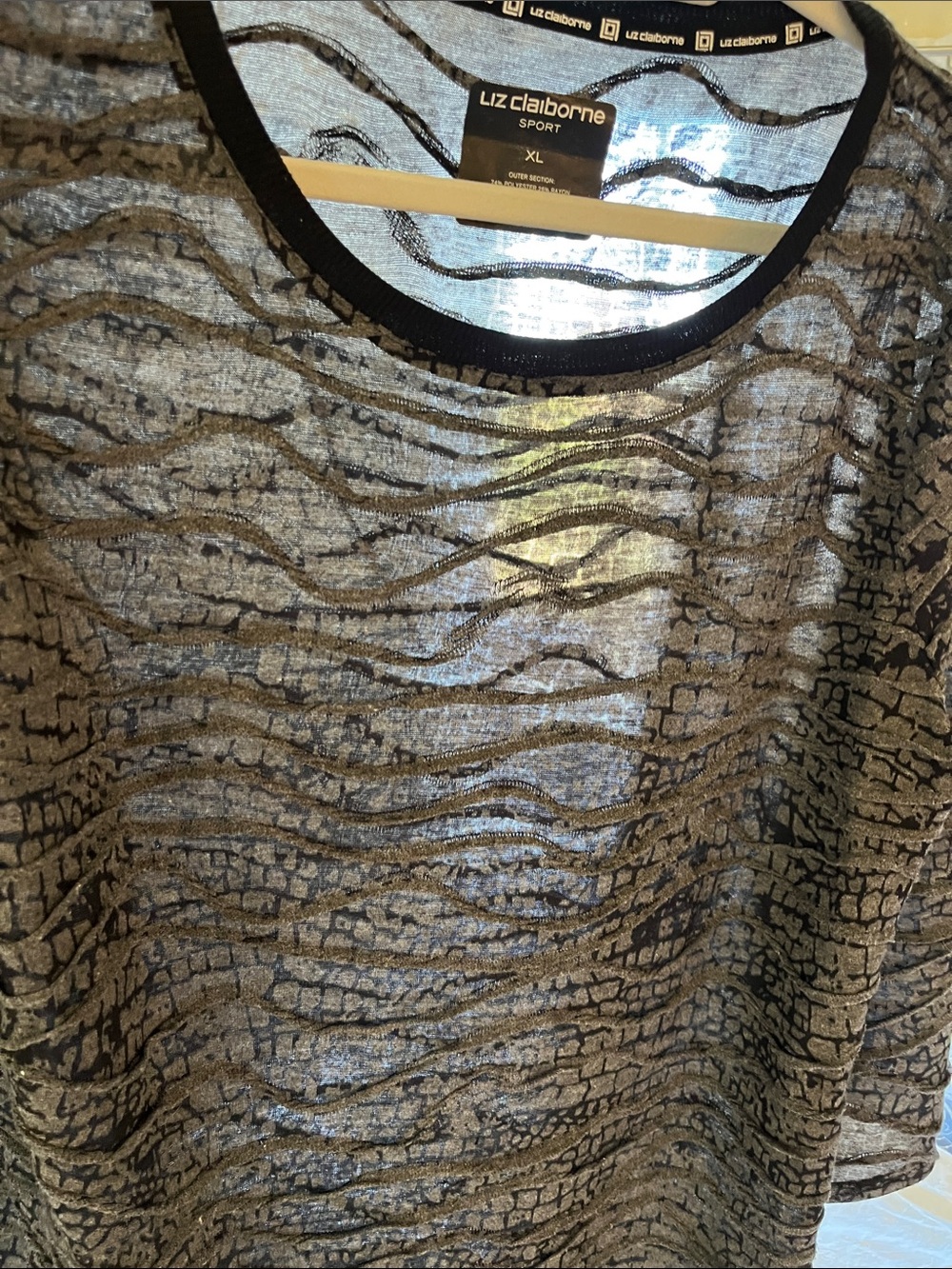 Liz Claiborne Black and Gray Wave-Print long Sleeve Top
